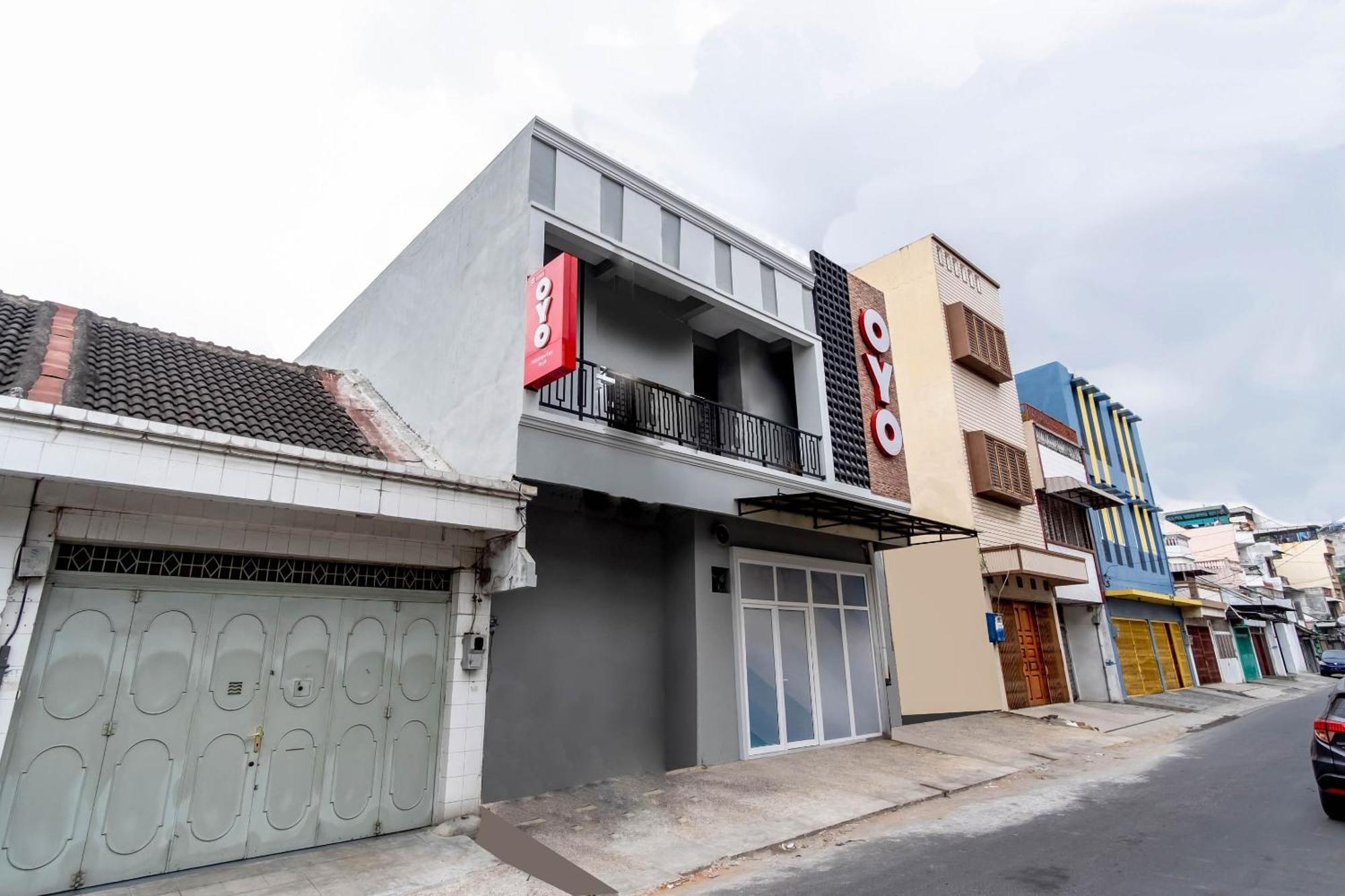 OYO 2345 Homestay Jaya Medan Luaran gambar